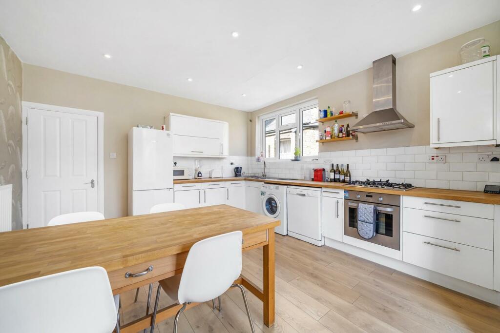 Kitchen (2).JPG