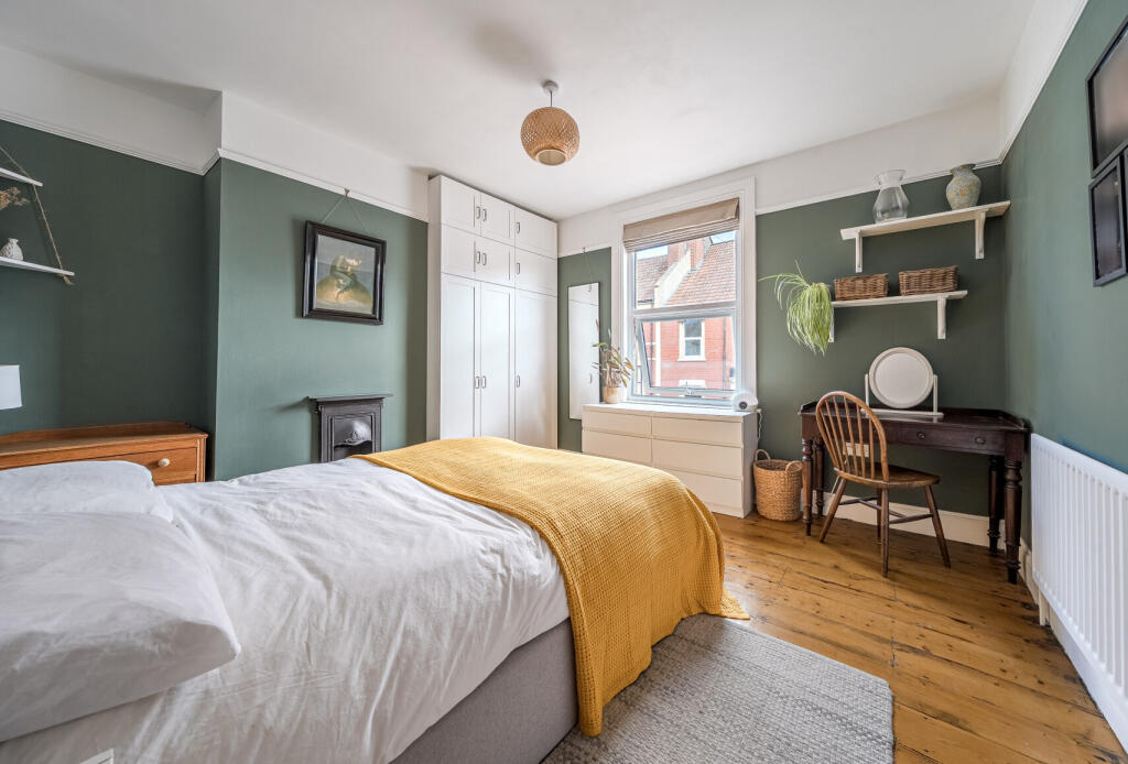 26-682244a15b789-...