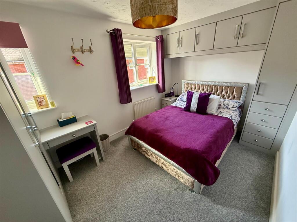 KL1 Bed2.jpg