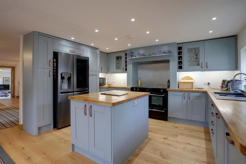Kitchen/Breakfast...