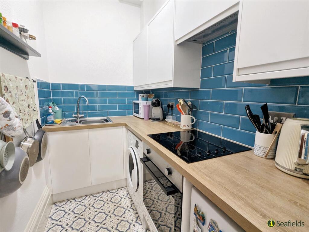 Flat 2 Kitchen.jpg