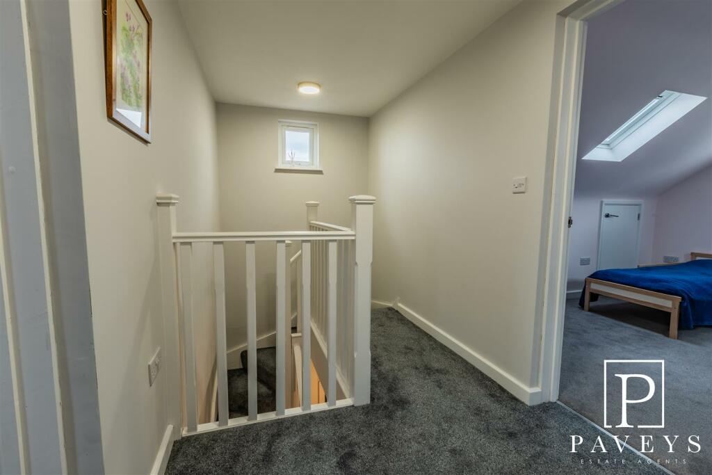 FIRST FLOOR LANDING