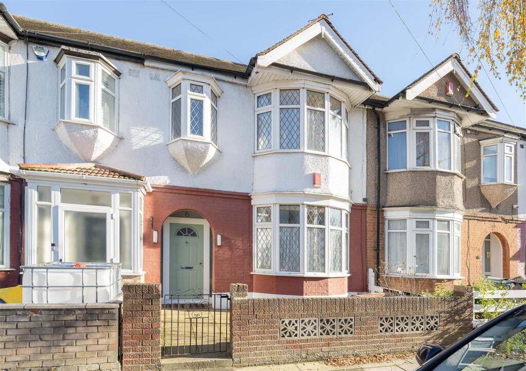 Wadham Avenue E17