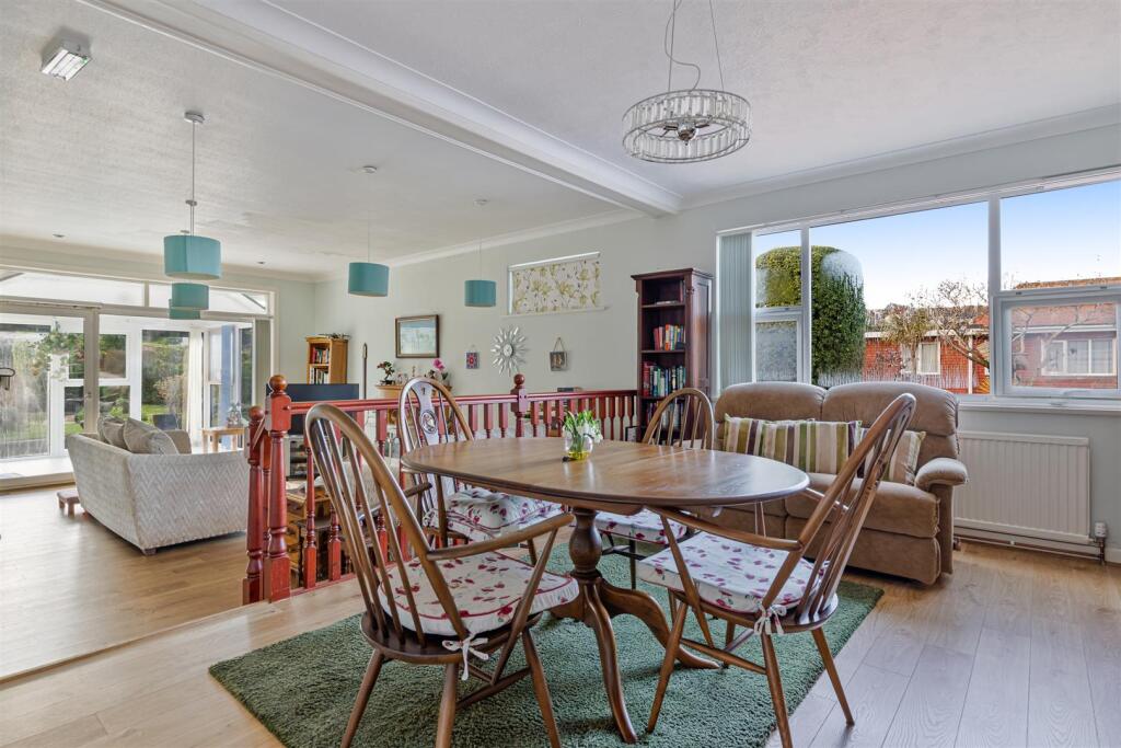 A13 - Southway Headland Road, Torquay - 251203.jpg