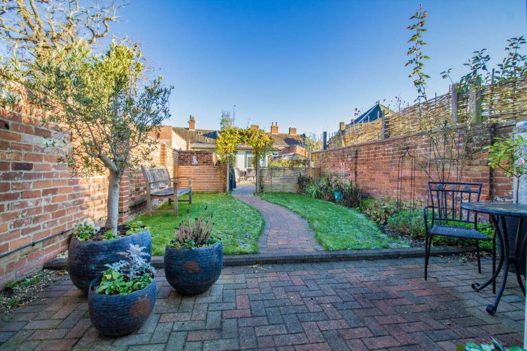 3 Victoria Street [Garden] 03.jpg