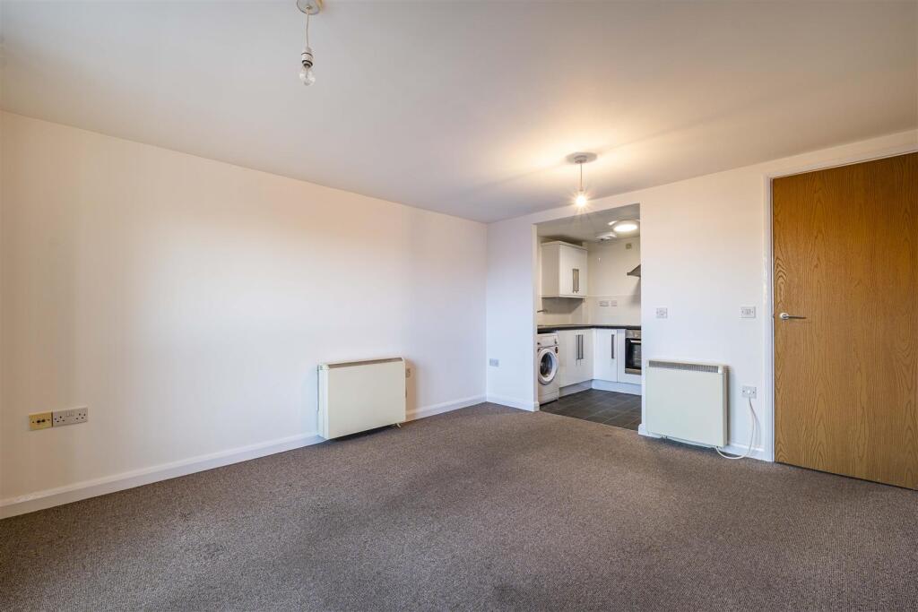 101 Sheridan court 2 of 7.jpg