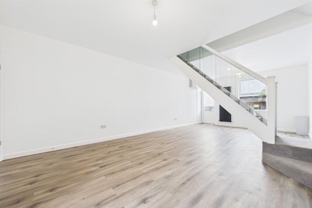 CAM01085G0-PR0569...