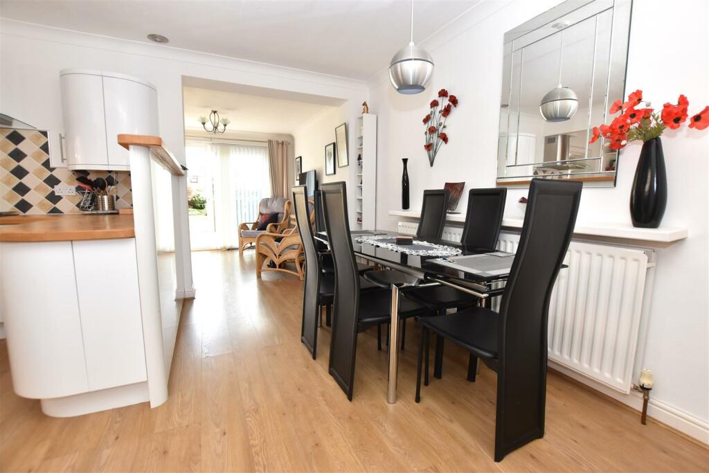 Dining Area.JPG