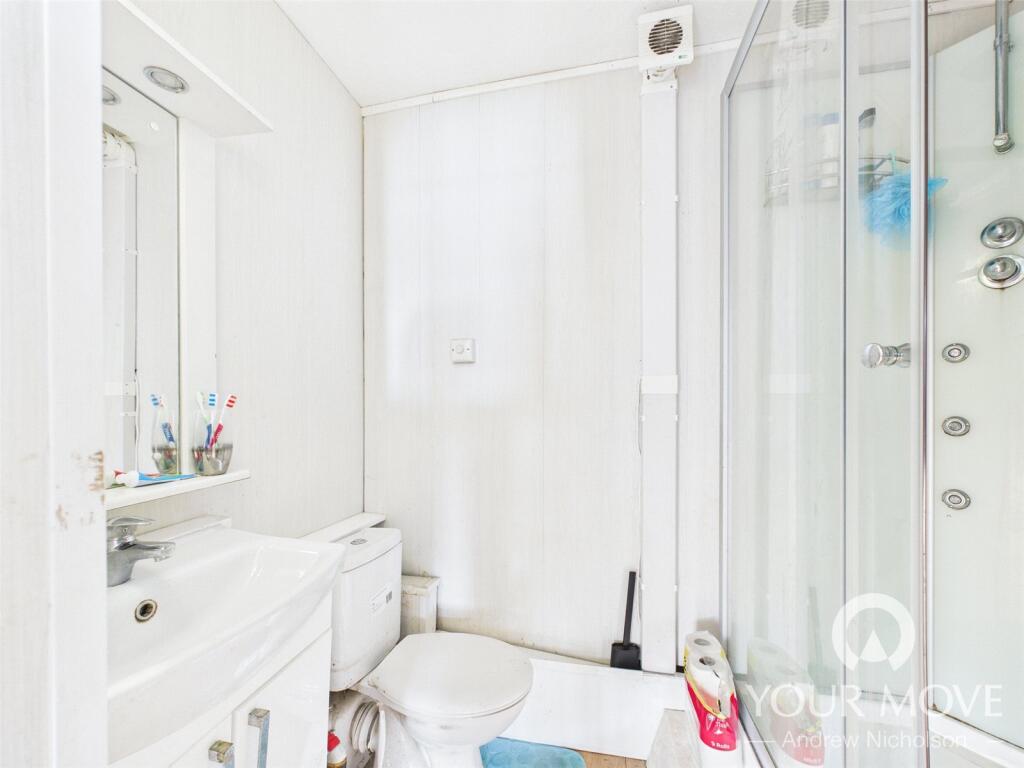 E/Suite To Bedroom 4