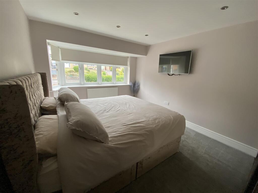 Bedroom no.1 front double: