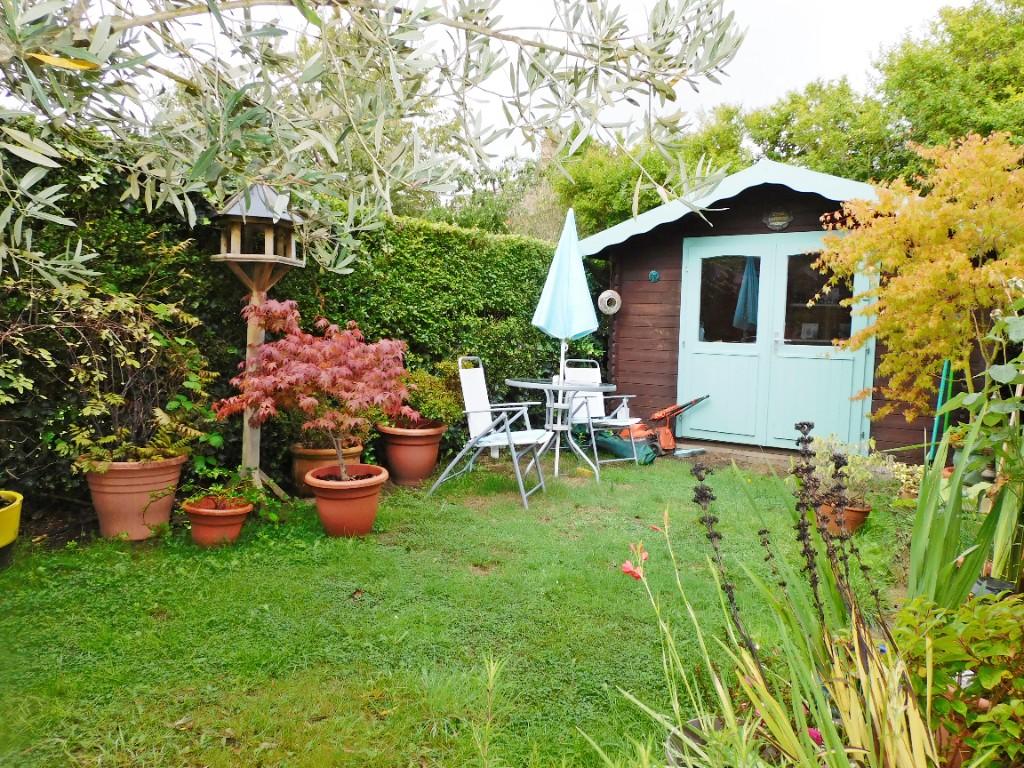 Garden &amp; Summerhouse