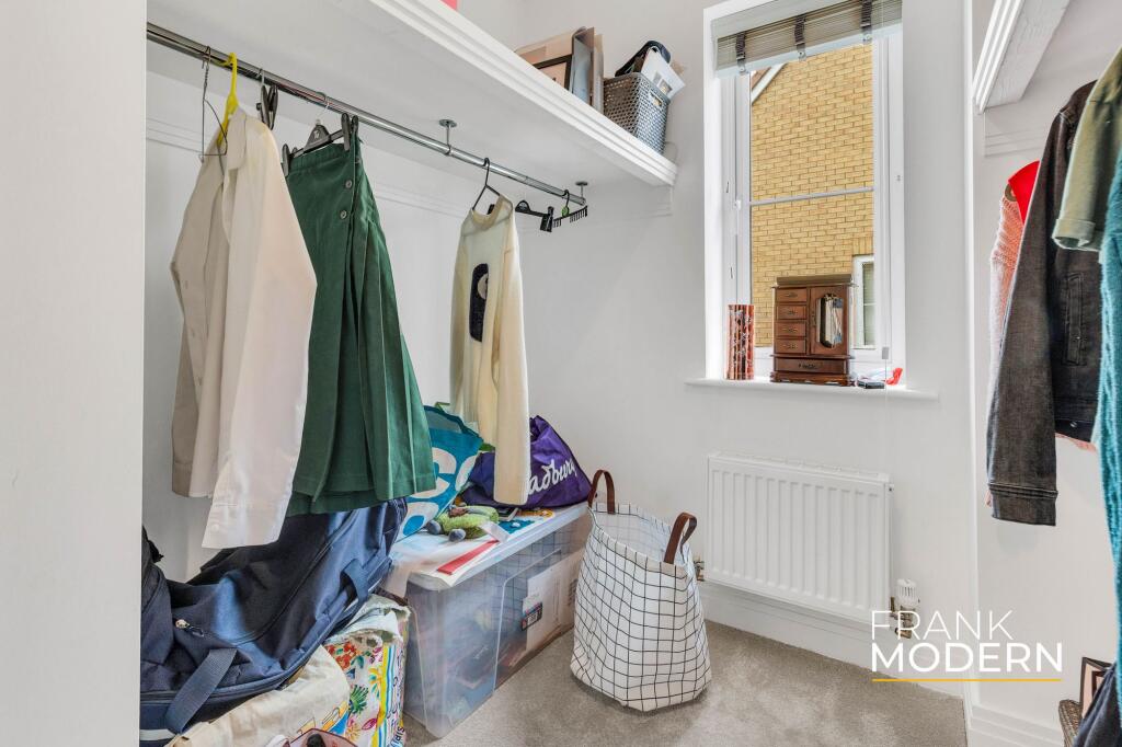 Walk-In-Wardrobe