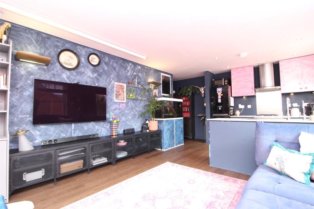 Kitchen/ Lounge