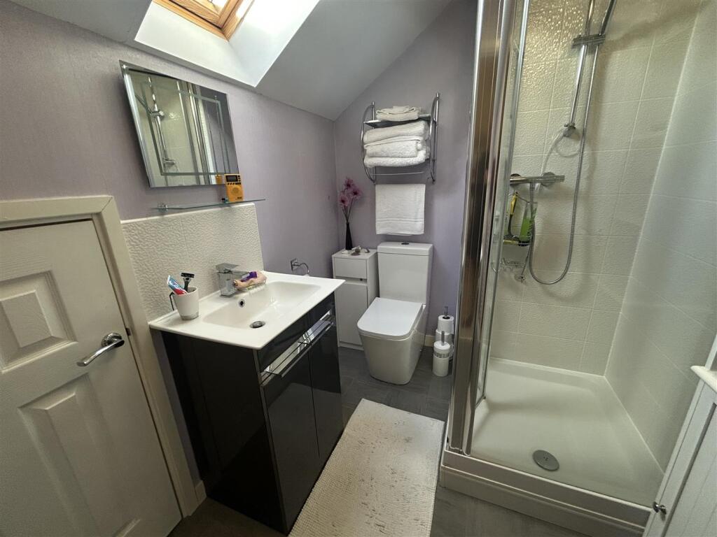 EN - SUITE SHOWER ROOM