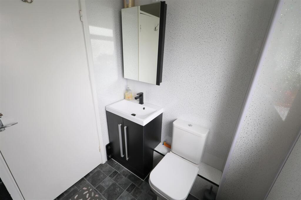 TC Bathroom i.JPG