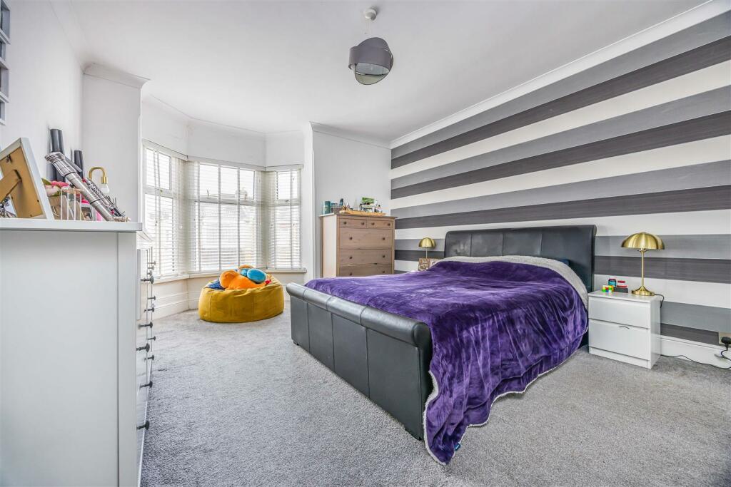 2 Wykeham Avenue, Portsmouth-Small-PorticoMarketin