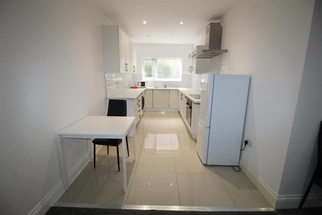 Duckworth Buildings, Flat 2, kitchen.JPG