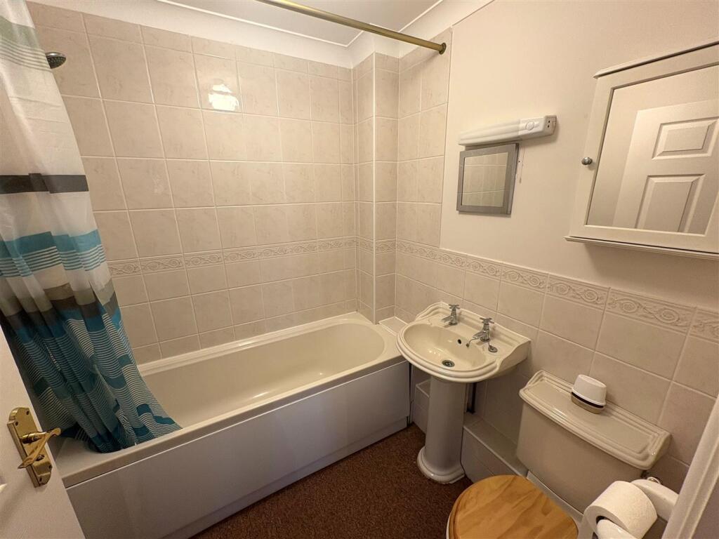 Bathroom.jpg