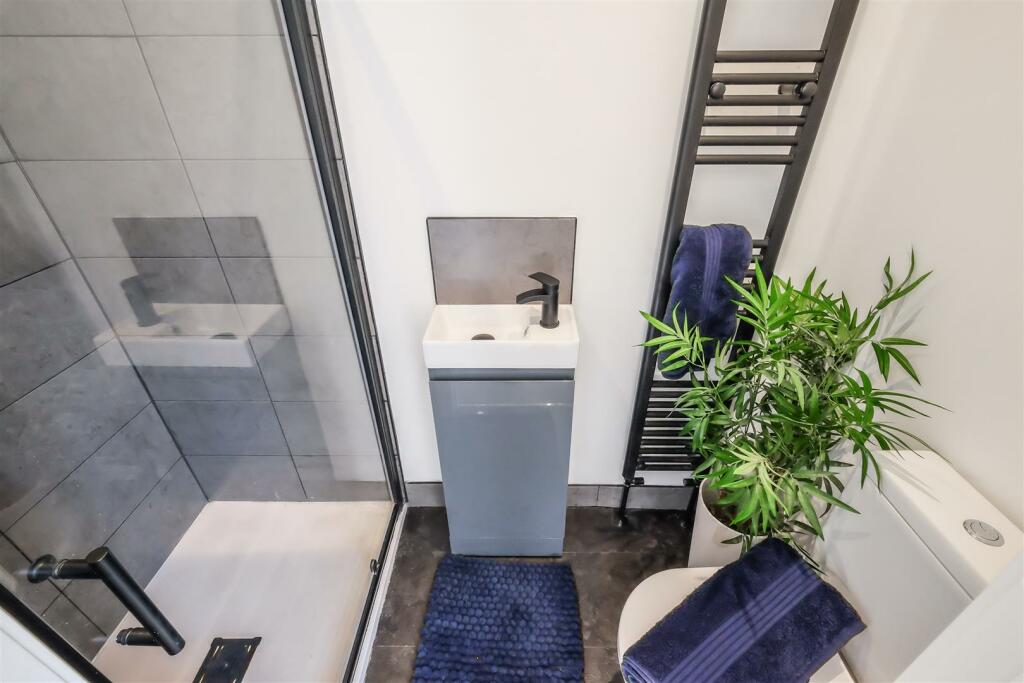 Ensuite shower room