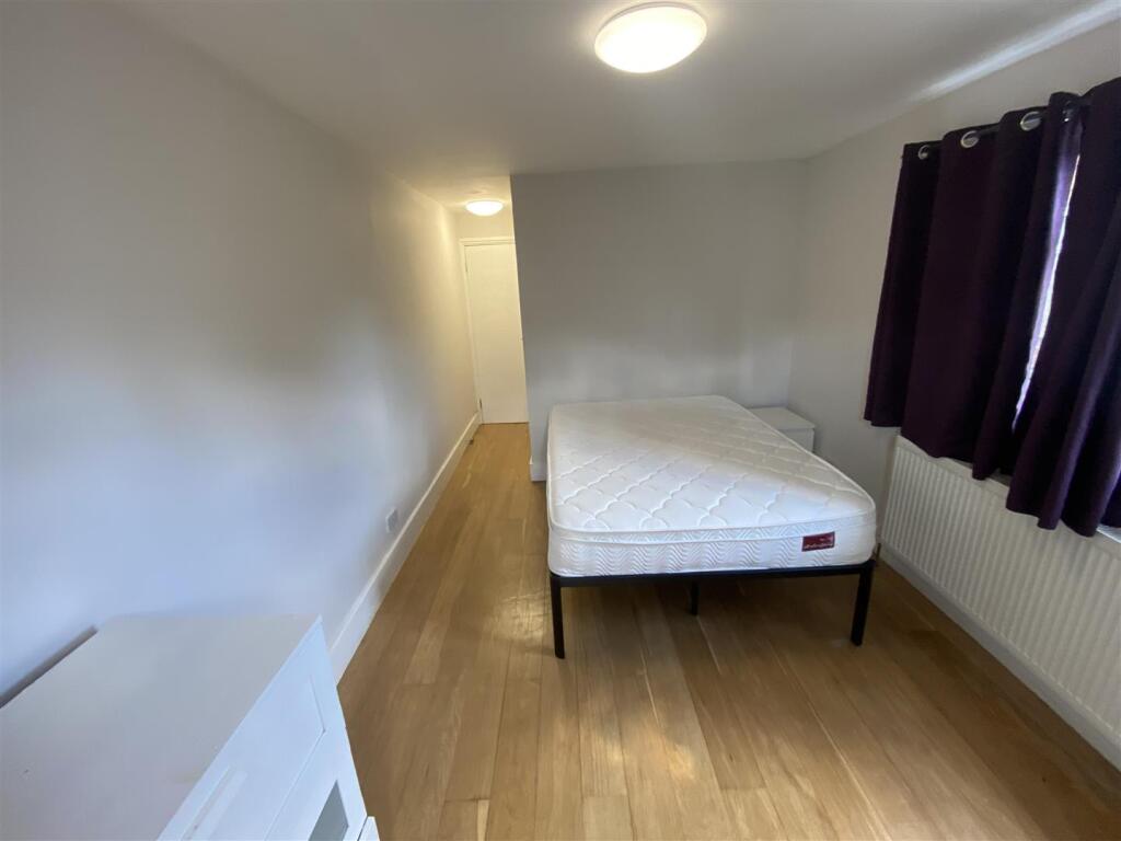 Rear bedroom