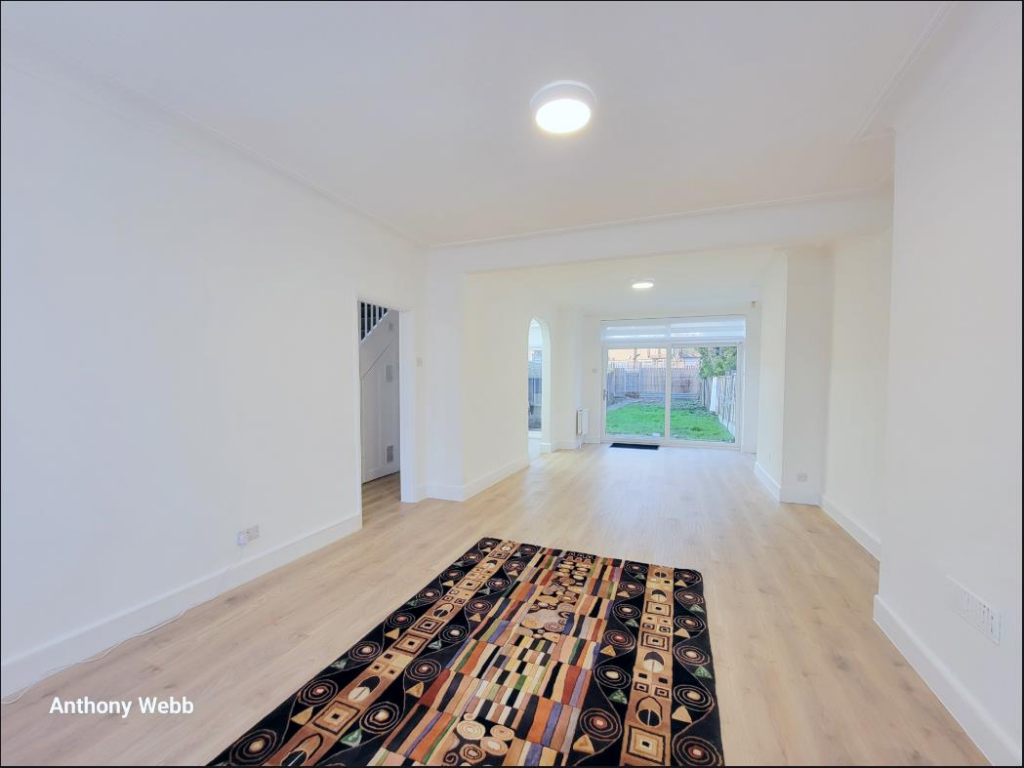 through lounge 1.PNG