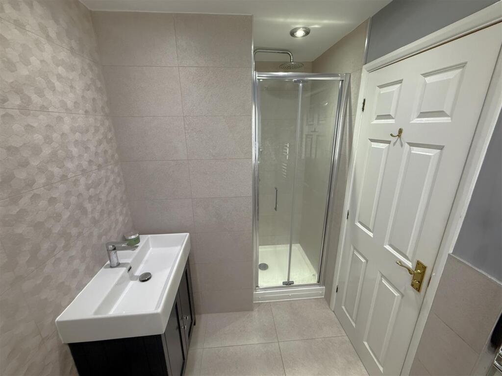 En-Suite B.JPG