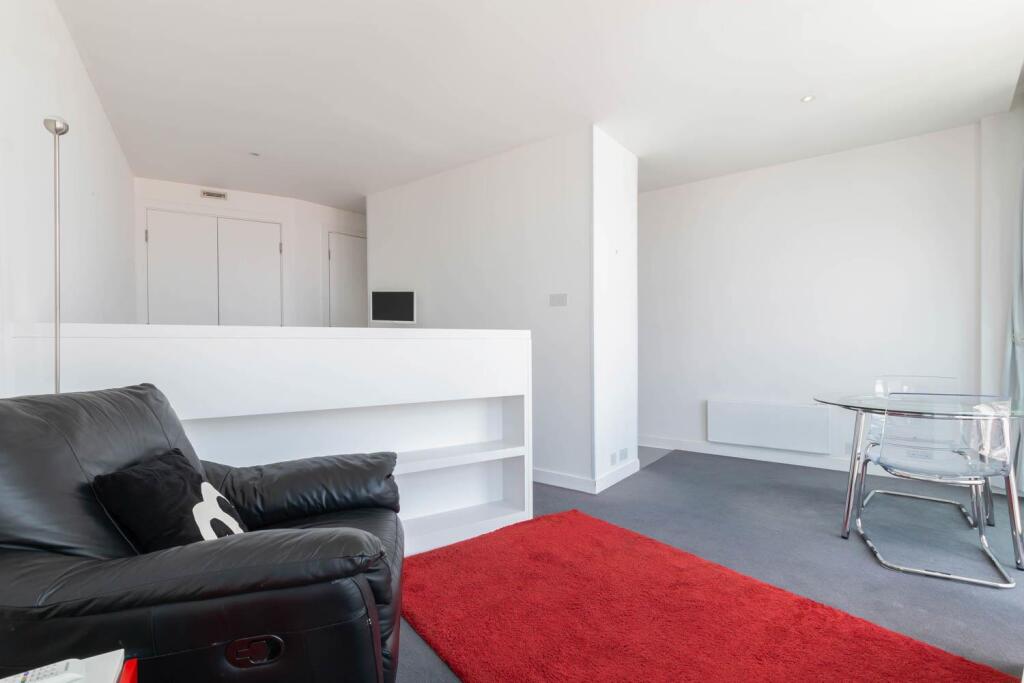 Living/ Sleeping Area