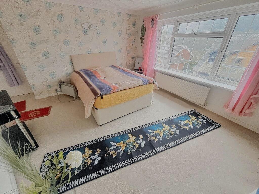 largebedroom2