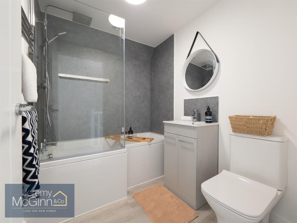 Mill Cottages Bathroom.jpg