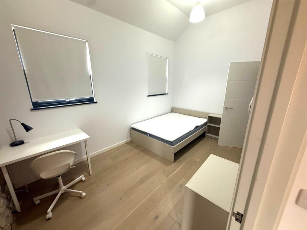 Coach House Bed.jpg