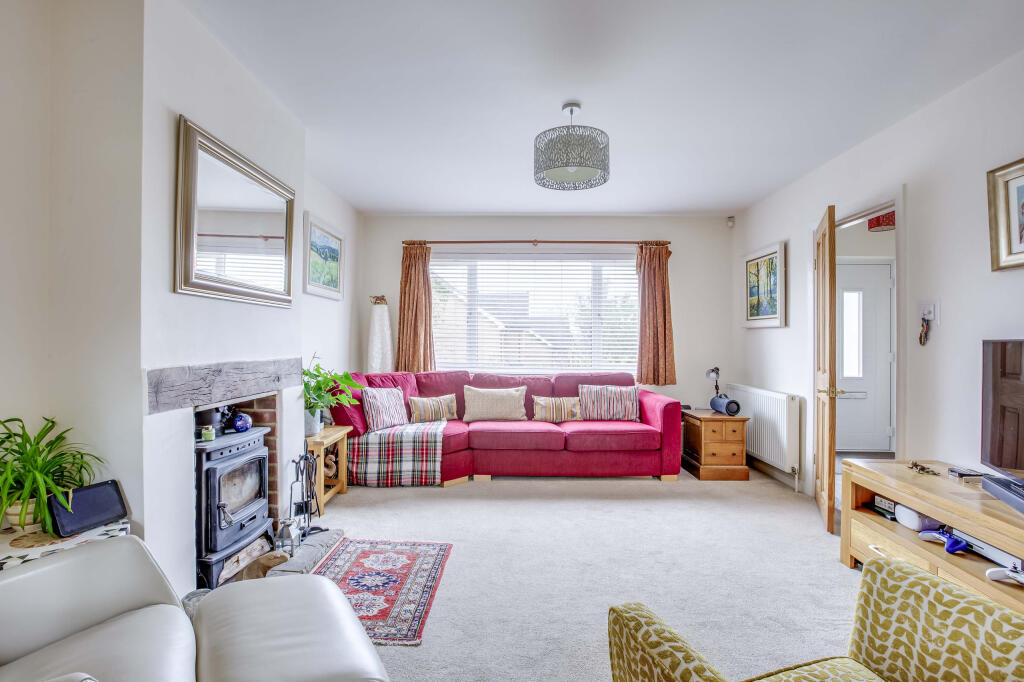 21 Woodland Way, SL7 3LD (LOW RES)-10
