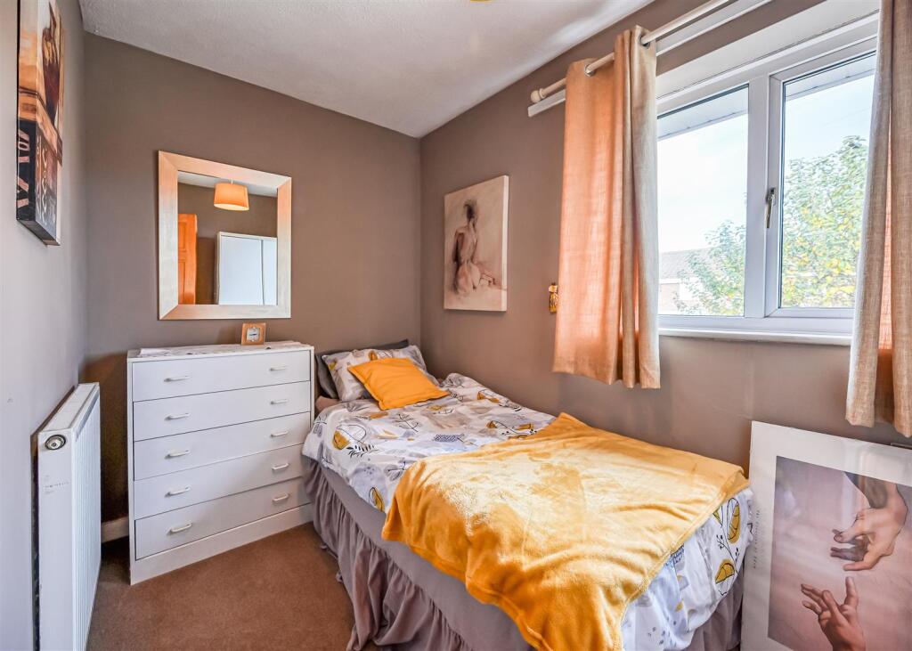 18 Longford Close-4.jpg