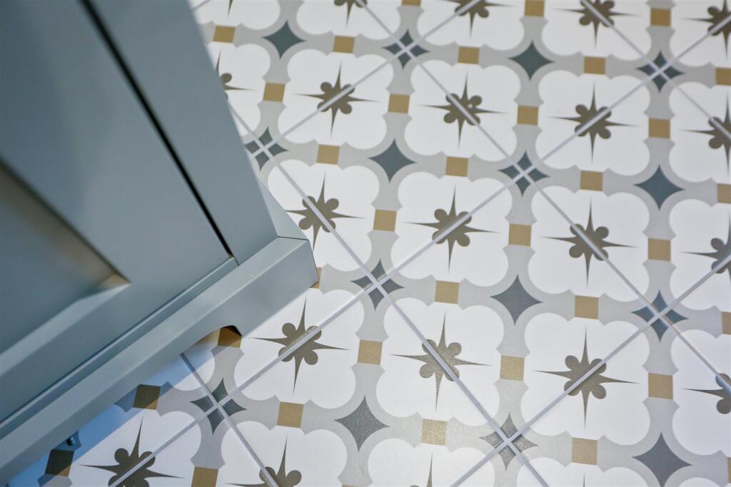 1578342896 - 5 Amberwood Grove -16.jpg