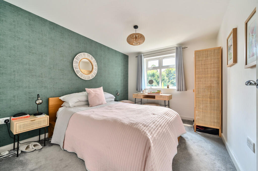 1326173-5-687a383...