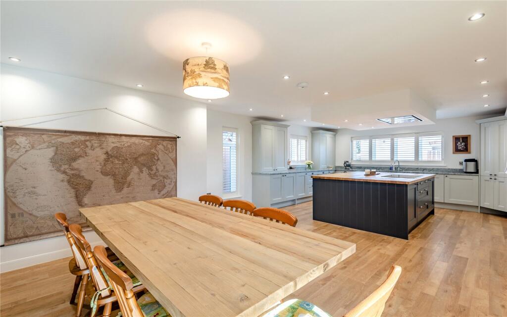 Kitchen/ Dining Area