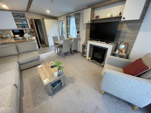 lodge 2 h.jpg