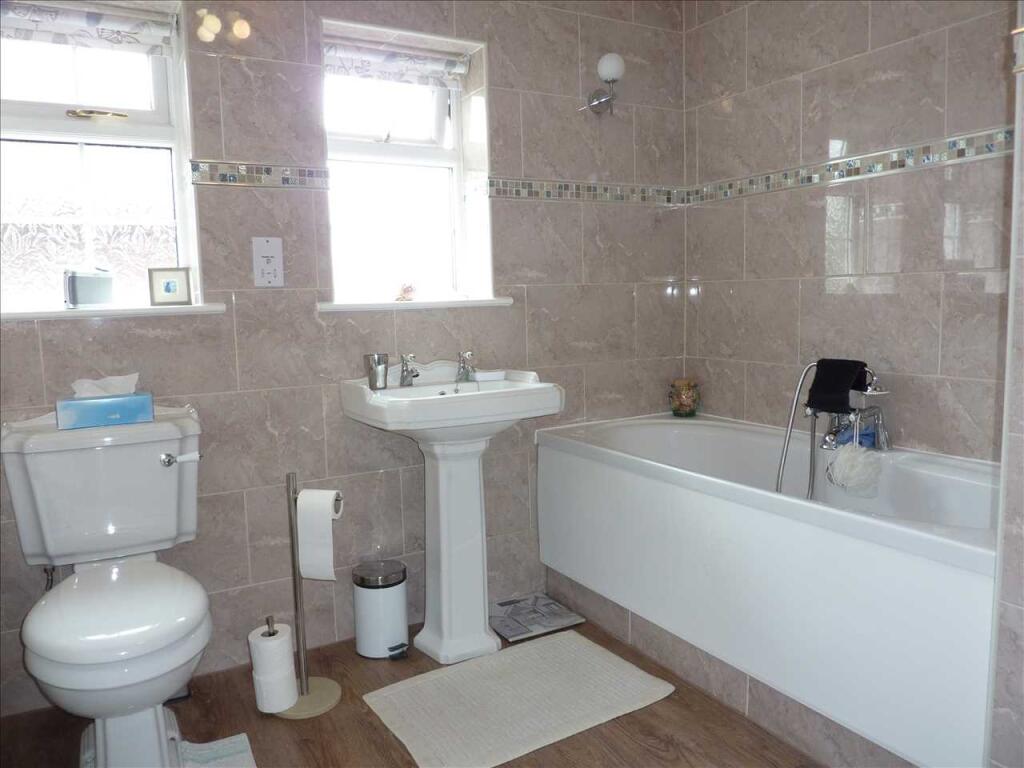 FAMILY BATHROOM