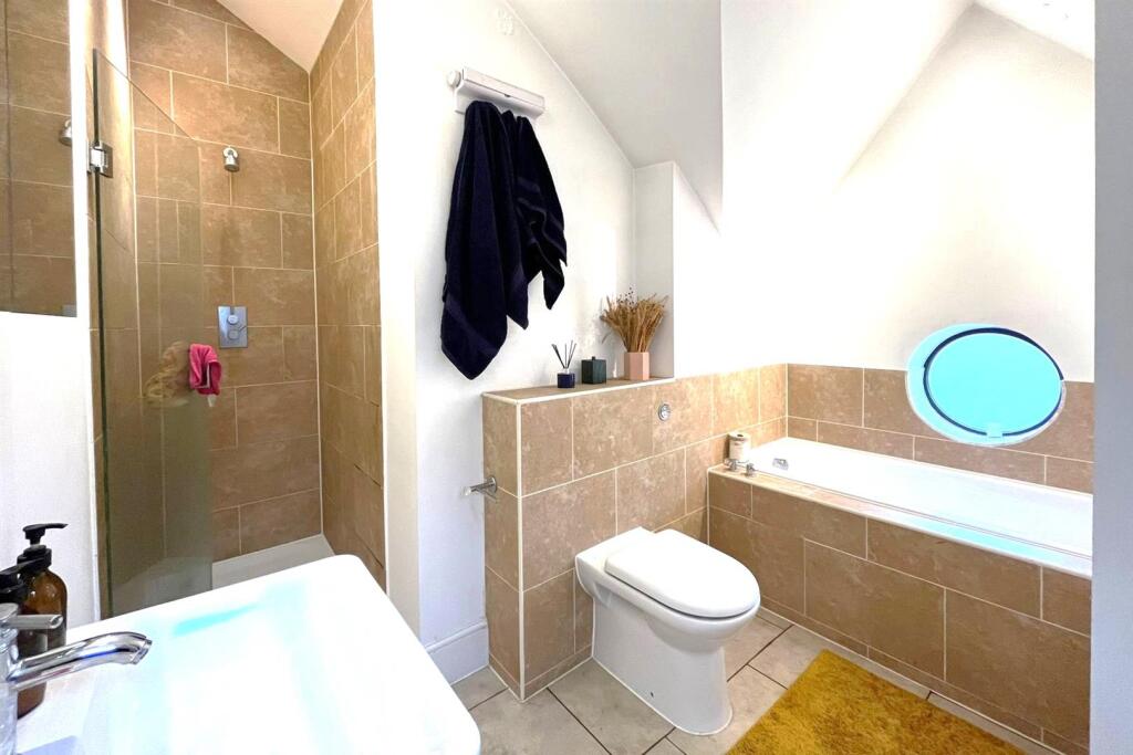 bathroom 2.jpeg
