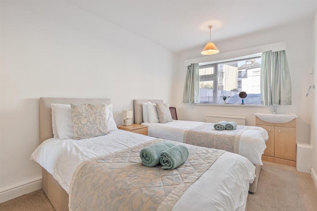 A11 - 4 Mayflower Court, Dartmouth, North Embankme
