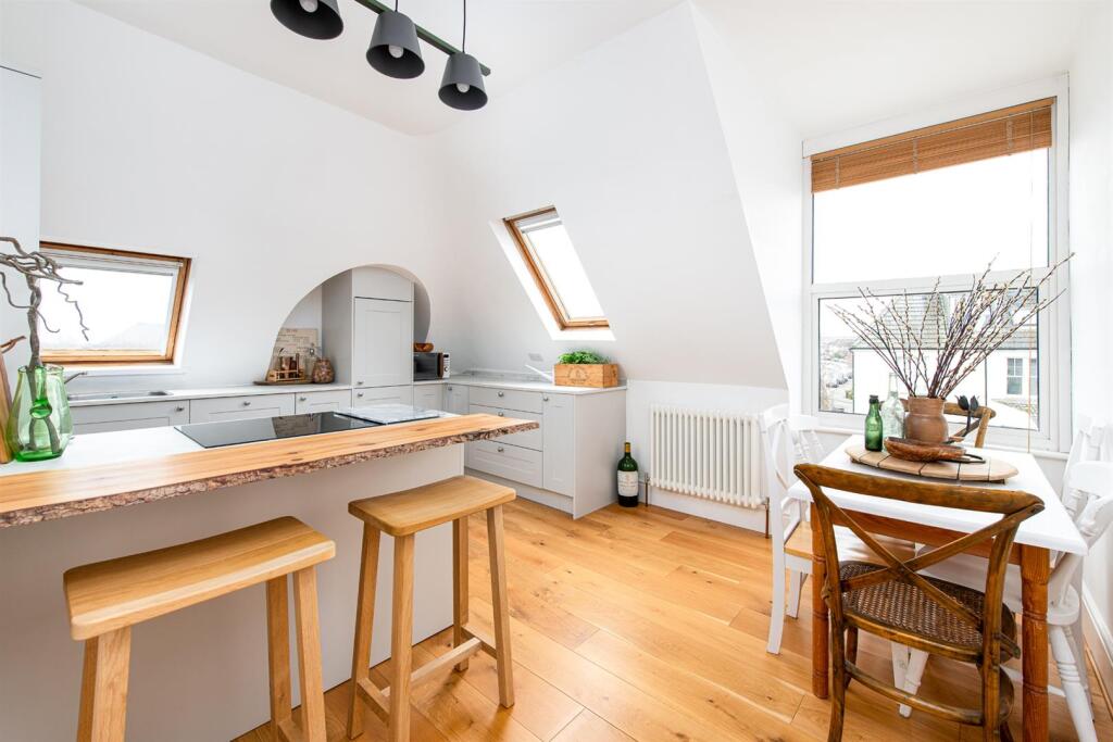 Kitchen_2.jpg