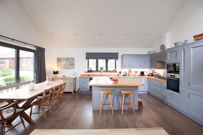 Kitchen / Dining Area 