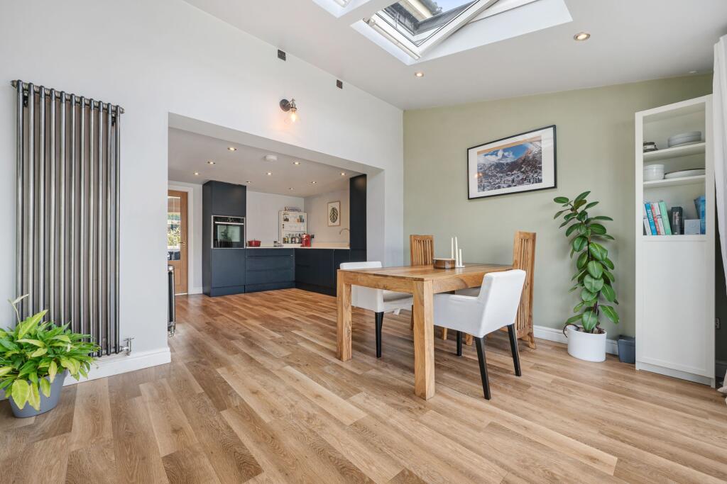 Kitchen/ Dining Room