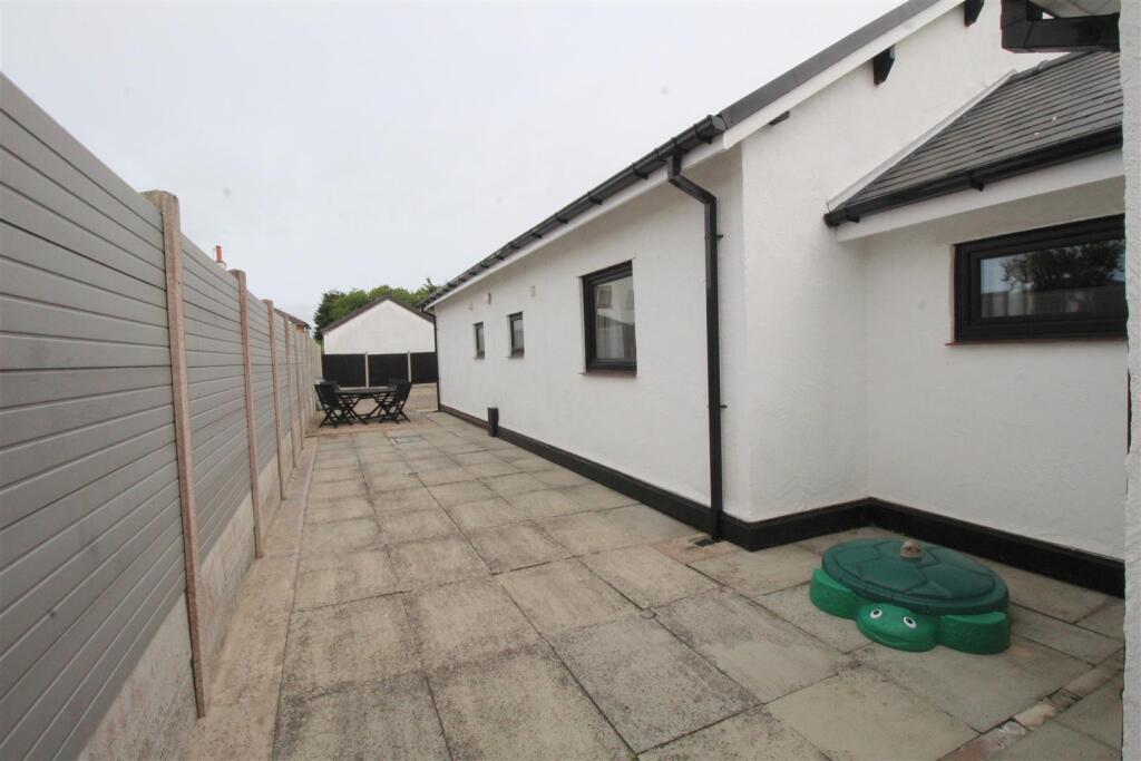 Fieldway, 4 Outside 1.JPG