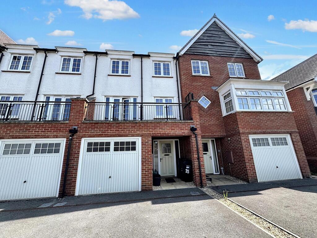 A well-maintained modern terraced house with a ...