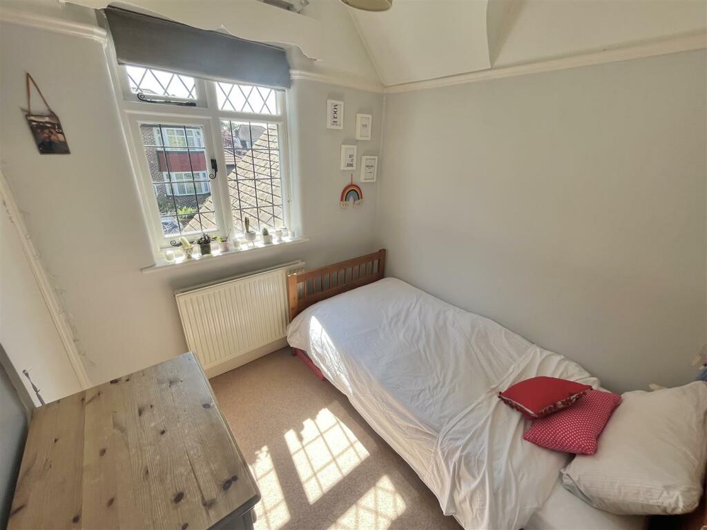 Bedroom 4.jpg