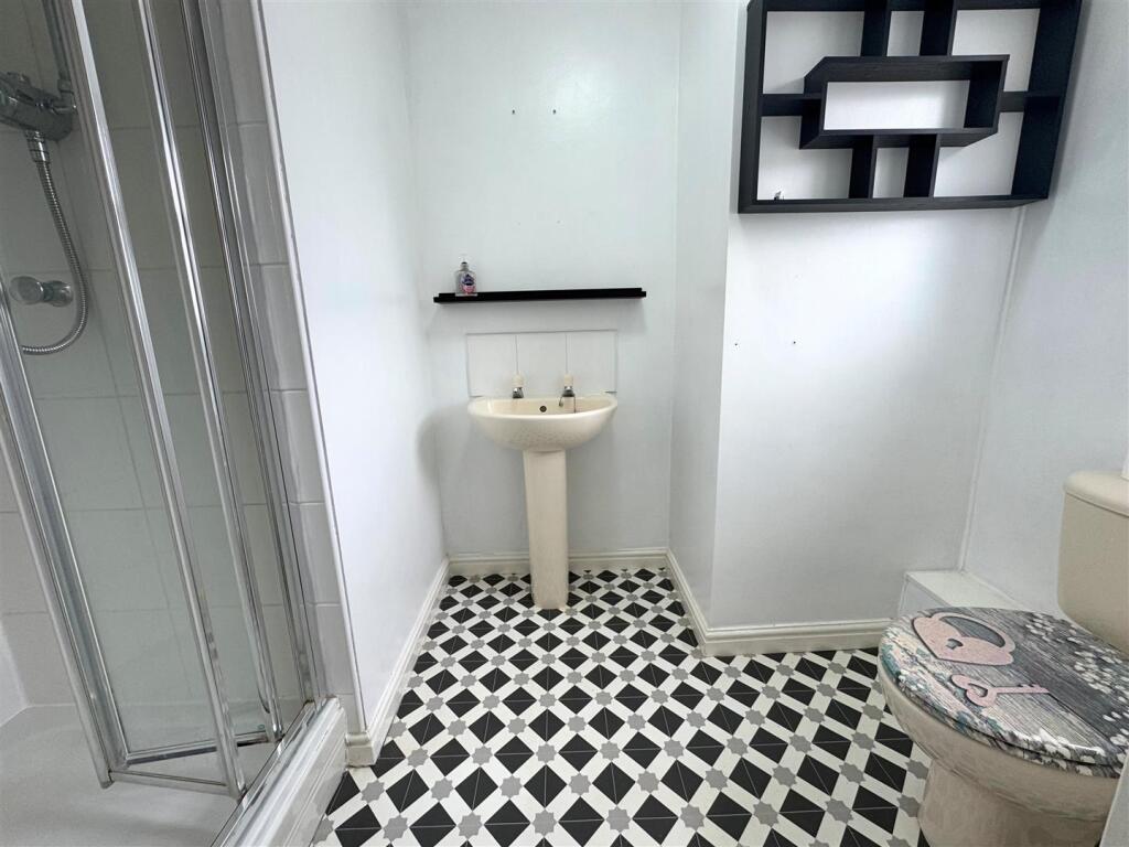 EN SUITE