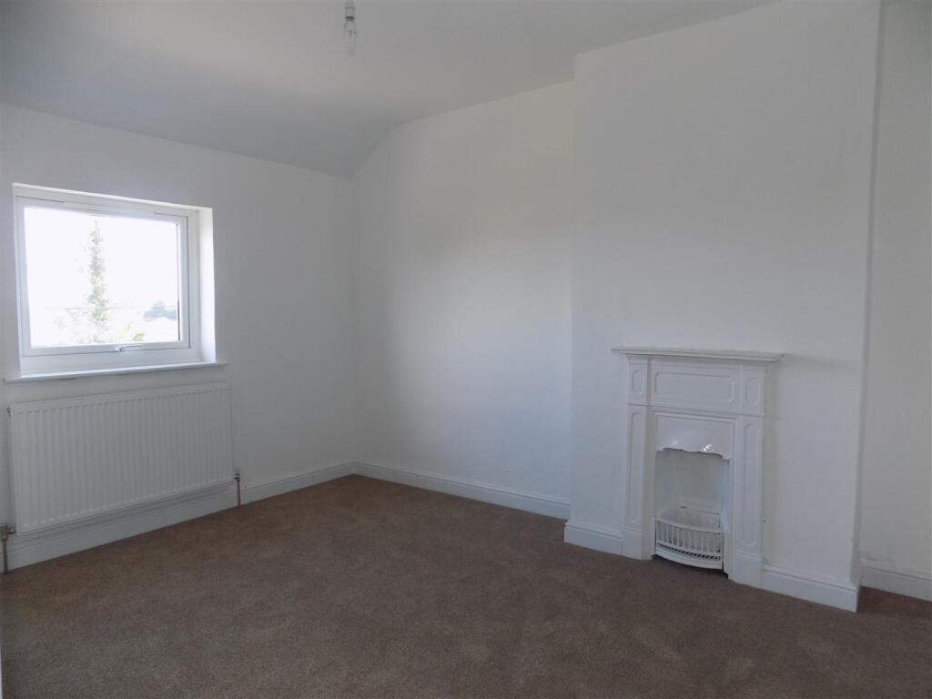 16 School Road - Bed 2.JPG