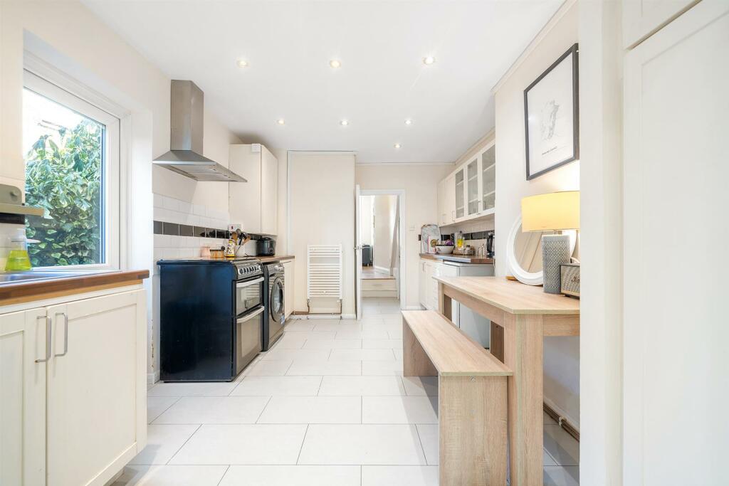Kitchen (2).jpg