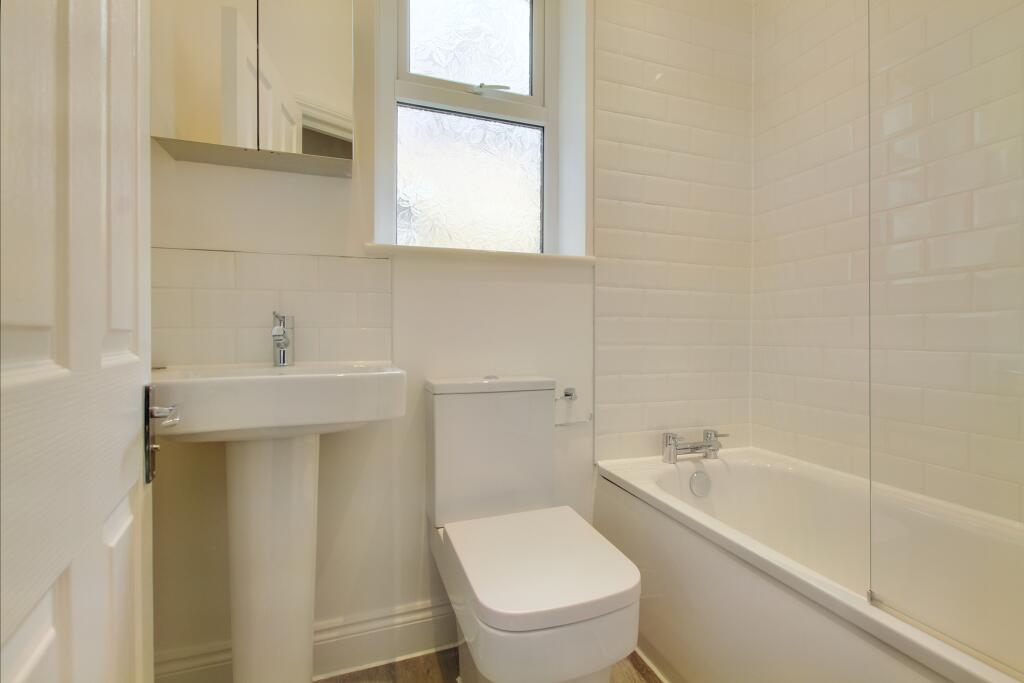 5.BATHROOM.jpg