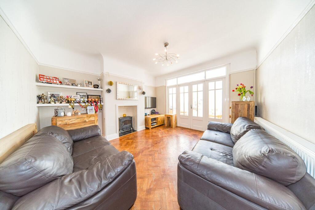 8 Albany Ave sitting room.jpg